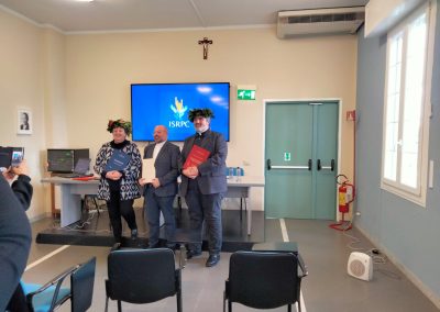 i laureandi con le corone di alloro